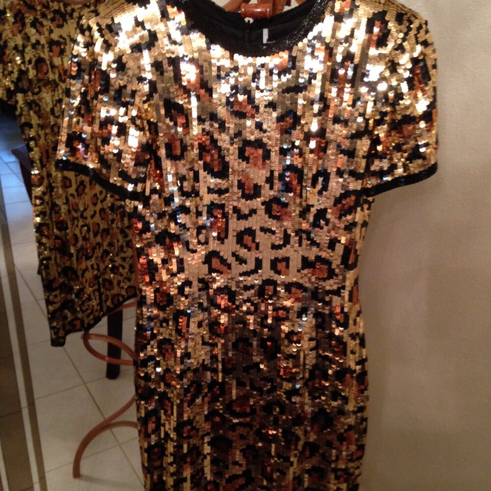 DRESS SIZE 4 - Picture 2 of 6